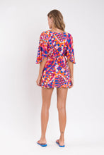 Laad de afbeelding in de Gallery-viewer, Model Back: Rio De Sol Mini Dress Funny Mini Dress