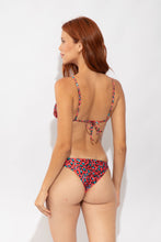 Laad de afbeelding in de Gallery-viewer, Model Back: Rio De Sol Top Top Coral-Feline Lia
