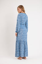 Laad de afbeelding in de Gallery-viewer, Model Back: Rio De Sol Maxi Dresses Chuva Long Dress Verona