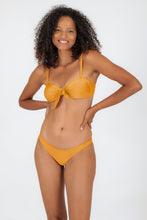 Laad de afbeelding in de Gallery-viewer, Model Front: Rio De Sol Set Set Damasco Bandeau-No Essential