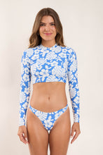 Laad de afbeelding in de Gallery-viewer, Model Front: Wednesday In Hawaii By Rio De Sol Top Top Pua-Pacifica Reef