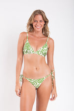 Laad de afbeelding in de Gallery-viewer, Model Front: Rio De Sol Set Set Flow Tri-Fixo Lacinho