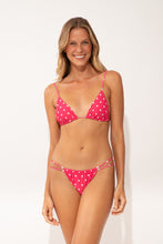 Laad de afbeelding in de Gallery-viewer, Model Front: Wednesday In Hawaii By Rio De Sol Bottom Bottom Kiko-Guava Isla