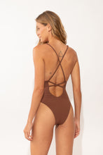 Laad de afbeelding in de Gallery-viewer, Model Back: Rio De Sol One-Piece Sand-Cappuccino Sunny