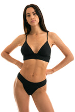 Laad de afbeelding in de Gallery-viewer, Model Front: Rio De Sol Set Cloque Preto Tri Cos