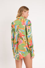 Laad de afbeelding in de Gallery-viewer, Model Back: Rio De Sol Shirtdress Tropical Shirt Greta