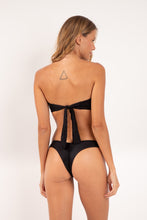 Laad de afbeelding in de Gallery-viewer, Model Back: Rio De Sol Top Top Shimmer-Black Mavi