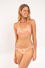 Laad de afbeelding in de Gallery-viewer, Model Front: Rio De Sol Top Top Ditsy-Butter Mel