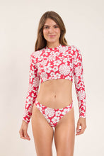Laad de afbeelding in de Gallery-viewer, Model Front: Wednesday In Hawaii By Rio De Sol Top Top Pua-Hibiscus Reef