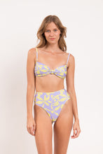 Laad de afbeelding in de Gallery-viewer, Model Front: Rio De Sol Top Top Glow Bandeau-Joy