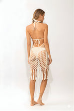 Laad de afbeelding in de Gallery-viewer, Model Back: Rio De Sol Midi Dress Offwhite Serena Dress