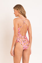 Laad de afbeelding in de Gallery-viewer, Model Back: Rio De Sol One-Piece Sweet-Camo Julia