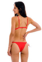 Laad de afbeelding in de Gallery-viewer, Model Back: Rio De Sol Bottom Bottom Cotele-Tomate Rio