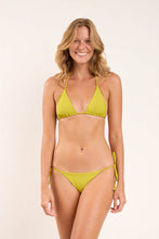 Laad de afbeelding in de Gallery-viewer, Model Front: Rio De Sol Top Top Fluity-Abacateiro Tri-Inv