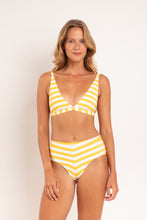 Laad de afbeelding in de Gallery-viewer, Model Front: Rio De Sol Top Top Sunshine Alba