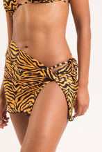 Laad de afbeelding in de Gallery-viewer, Gallery: Rio De Sol Beach Skirt Wild-Orange Skirt-Knot