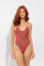 Laad de afbeelding in de Gallery-viewer, Model Front: Wednesday In Hawaii By Rio De Sol One-Piece Pua-Coco-Guava Hilo