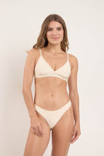 Laad de afbeelding in de Gallery-viewer, Model Front: Rio De Sol Top Top Touch-Natural Paola