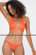 Laad de afbeelding in de Gallery-viewer, Gallery: Rio De Sol Set Set Light-Peach Halter-Cos Leblon-Fio