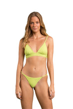 Laad de afbeelding in de Gallery-viewer, Model Front: Rio De Sol Top Top Bora-Citrus Tri-Cos