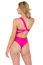 Laad de afbeelding in de Gallery-viewer, Model Back: Rio De Sol One-Piece Amaranto Santorini