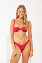 Laad de afbeelding in de Gallery-viewer, Model Front: Wednesday In Hawaii By Rio De Sol Top Top Hibiscus Shell