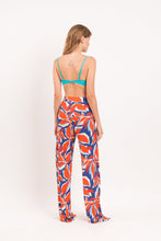 Laad de afbeelding in de Gallery-viewer, Model Back: Rio De Sol Beach Trousers Leaves Wide Pants