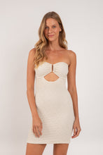 Laad de afbeelding in de Gallery-viewer, Model Front: Rio De Sol Mini Dress Brisa-Offwhite Sara Dress