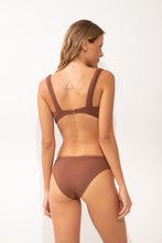 Laad de afbeelding in de Gallery-viewer, Model Back: Rio De Sol Set Set Sand-Cappuccino Mary Essential-Comfy