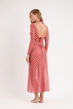Laad de afbeelding in de Gallery-viewer, Model Back: Rio De Sol Maxi Dresses Floral-Scales Dress Lucy
