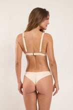 Laad de afbeelding in de Gallery-viewer, Model Back: Rio De Sol Top Top Touch-Natural Alba