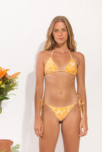 Laad de afbeelding in de Gallery-viewer, Model Front: Rio De Sol Set Set Sunny-Forest Tri-Inv Lacinho