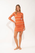 Laad de afbeelding in de Gallery-viewer, Model Front: Rio De Sol Mini Dress Maracai Laura Dress