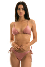 Laad de afbeelding in de Gallery-viewer, Model Front: Rio De Sol Top Top Callas Invisible
