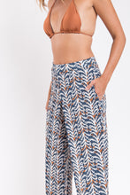 Laad de afbeelding in de Gallery-viewer, Image 08: Rio De Sol Beach Trousers Ikat Wide Pants