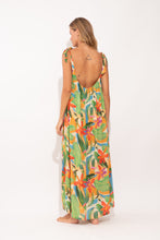 Laad de afbeelding in de Gallery-viewer, Model Back: Rio De Sol Maxi Dresses Tropical Long Dress Chiara