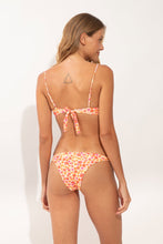 Laad de afbeelding in de Gallery-viewer, Model Back: Rio De Sol Top Top Ditsy-Butter Juliette
