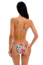 Laad de afbeelding in de Gallery-viewer, Model Back: Rio De Sol Top Top Frutti Mila