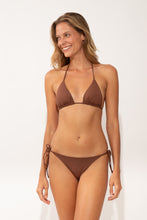 Laad de afbeelding in de Gallery-viewer, Model Front: Wednesday In Hawaii By Rio De Sol Top Top Coco Kauai