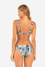 Laad de afbeelding in de Gallery-viewer, Model Back: Rio De Sol Bottom Bottom Azule Essential-Comfy