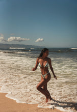 Laad de afbeelding in de Gallery-viewer, Image 13: Wednesday In Hawaii By Rio De Sol Top Top Pua-Valley Ana