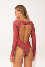 Laad de afbeelding in de Gallery-viewer, Model Back: Wednesday In Hawaii By Rio De Sol One-Piece Pua-Coco-Guava Surf