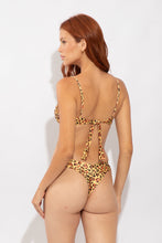 Laad de afbeelding in de Gallery-viewer, Model Back: Rio De Sol Top Top Yellow-Feline Zaya