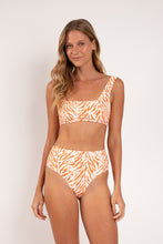 Laad de afbeelding in de Gallery-viewer, Model Front: Rio De Sol Bottom Bottom Sahari Hotpants