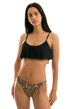 Laad de afbeelding in de Gallery-viewer, Model Front: Rio De Sol Top Top Leopardo Black Babado