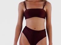 Laad en speel video af in Gallery-viewer, Video: Rio De Sol Set Set Barolo Bandeau-Reto Hotpants