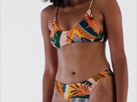 Laad en speel video af in Gallery-viewer, Video: Rio De Sol Set Set El-Arco Bralette Essential-Comfy