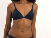 Laad en speel video af in Gallery-viewer, Video: Rio De Sol Bottom Bottom Shimmer-Shark Essential-Comfy