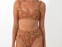 Laad en speel video af in Gallery-viewer, Video: Rio De Sol Set Set Bouquet Bliss Hotpants