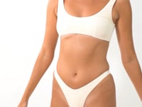 Laad en speel video af in Gallery-viewer, Video: Rio De Sol Bottom Bottom Malibu-Natural Cali